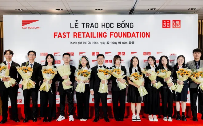 Fast Retailing trao học bổng toàn phần cho 12 học sinh Việt Nam xuất sắc năm 2025
